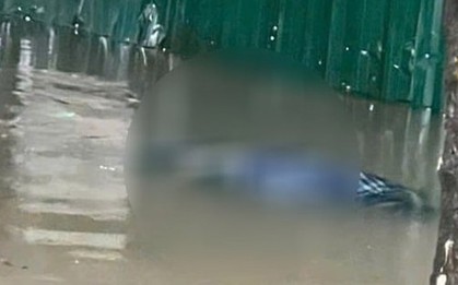 Phát hiện người đàn ông tử vong tại tuyến phố ngập nước ở Hà Nội