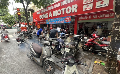 Sáng 1/10, các cửa hàng sửa xe máy ở Hà Nội hoạt động hết công suất