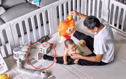 Con dâu ra ngoài nhờ bố chồng ở nhà chăm cháu, 30 phút sau check cam thì thấy cảnh tượng cả đời không quên