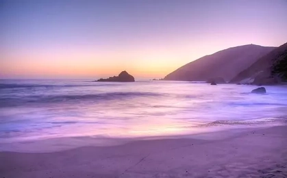 Hiện tượng đặc biệt hiếm gặp: Cát biển màu tím