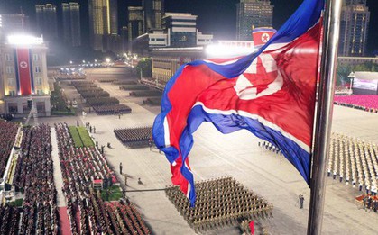 Chùm ảnh: Triều Tiên duyệt binh trong đêm kỷ niệm 80 năm ngày thành lập Đảng Lao động