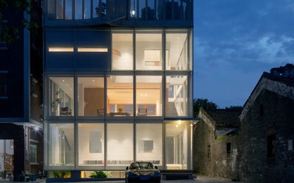 Người đàn ông 65 tuổi xây ngôi nhà “trong suốt” cho 3 thế hệ chung sống, nhìn vào ai cũng tự hỏi: “Không hiểu sống thế nào”