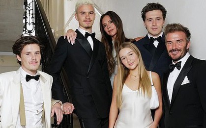 Con trai Beckham bị mời ra khỏi quán ăn vì... thẻ không đủ tiền