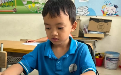 Hà Nội: Nhiều học sinh vẫn phải dùng thuyền đi học