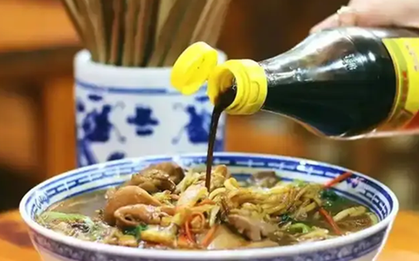 Người đàn ông ăn gì cũng cho giấm, 6 tháng sau đi khám, bác sĩ ngay lập tức hỏi: "Ông đã làm gì?"