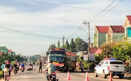 Ô tô khách va chạm liên hoàn, 2 vợ chồng đi xe máy tử vong