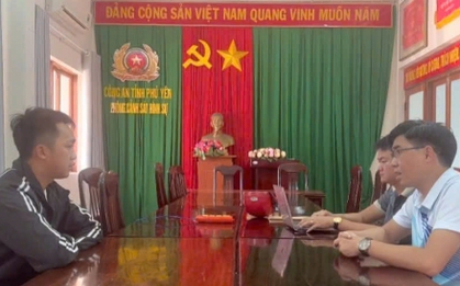 Vừa lãnh lương đã tiêu sạch, sợ vợ la, gã trai đi cướp điện thoại