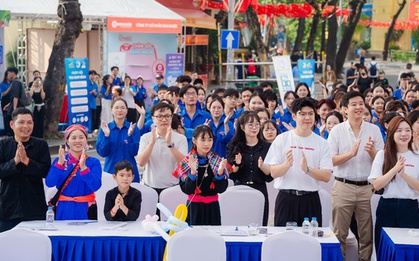 Ngày hội “Gia đình trẻ hạnh phúc 2025” khai mạc tại Hồ Gươm