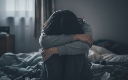 "Mẹ ơi, con không chịu nổi nữa" - Cuộc gọi đột ngột của con gái khiến gia đình giáo viên sụp đổ