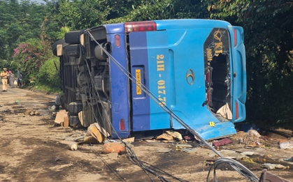 Xe khách lao vào taluy ở Lào Cai, 3 người tử vong