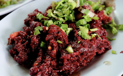 Du khách "lạnh sống lưng" khi chứng kiến 4 món ăn đáng sợ ở Thái Lan