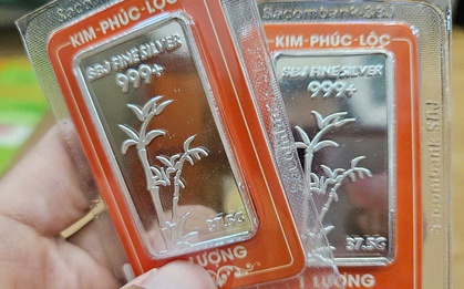 Giá bạc hôm nay 13-10: Mỗi lượng bạc vượt 2 triệu đồng, các cửa hàng mua bán nhỏ giọt