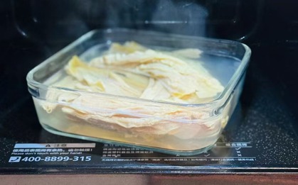 Nể cách người IQ cao dùng lò vi sóng