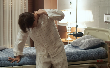 4 kiểu đau vai “bao che” cho cả tá bệnh ung thư nhưng ít ai xem trọng, toàn đổ cho xương khớp