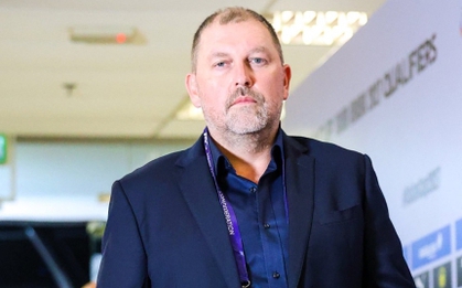 Bị chỉ trích vì gian lận nhập tịch, LĐBĐ Malaysia dọa phạt huấn luyện viên