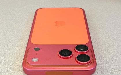 Kỳ lạ chiếc iPhone 17 Pro Max Cam Vũ Trụ bỗng đổi sang màu hồng đỏ