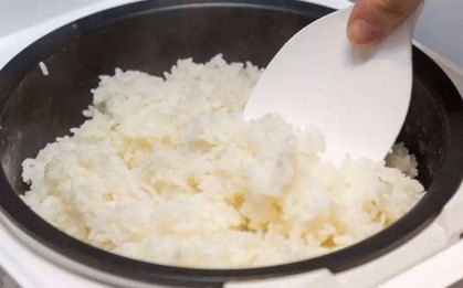 Nấu cơm chỉ cho nước thì quá xoàng: Thêm 2 thứ này, cơm dẻo thơm ngon gấp 10