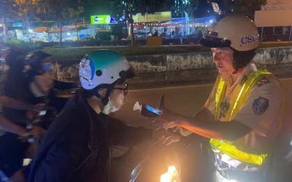 Bất ngờ với hành động của người vi phạm nồng độ cồn ở TP HCM