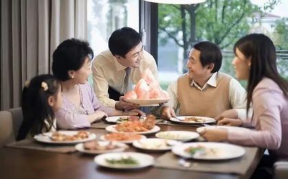 Họp gia đình được hỏi tiền tiết kiệm, tài khoản 3 tỷ nhưng tôi trả lời 300 triệu đồng: Lúc sau nghe 1 cuộc gọi cả đời không thể quên