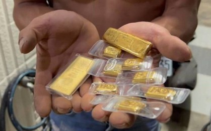 Cất vàng trong két 2 năm, người đàn ông phát hiện dấu hiệu lạ: Chủ cửa hàng đưa ra giải thích gây bất ngờ