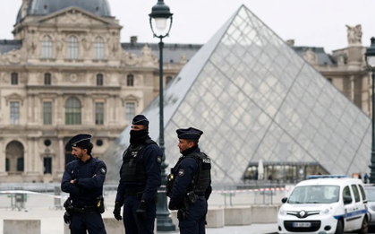 Trộm đột nhập bảo tàng Louvre, lấy đi nhiều báu vật vô giá