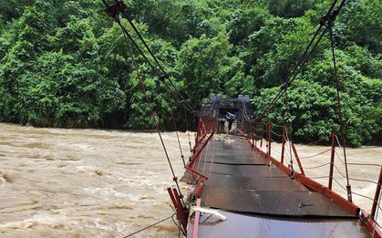 Căn nhà hai tầng đổ sập trong tích tắc vì lũ dữ ở Tuyên Quang: Hoàn cảnh đáng thương của gia đình