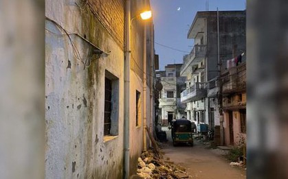 Trèo tường vào nhà bạn gái, nam thanh niên 18 tuổi bị điện giật tử vong