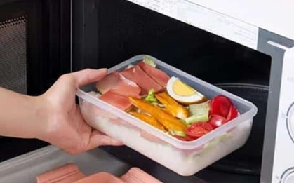 Cách dùng hộp nhựa an toàn trong lò vi sóng