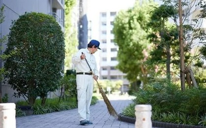 Triệu phú BĐS U60 vẫn đi làm lao công 3 ngày/tuần: Lý do đằng sau gây bất ngờ!
