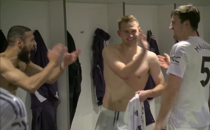 Cảnh tượng khó quên trong phòng thay đồ của MU, Harry Maguire được chào đón như người hùng