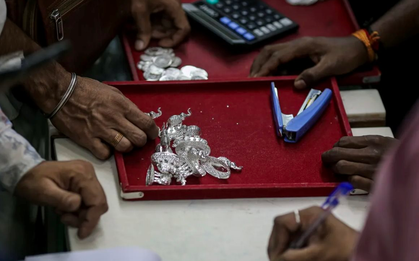 Không phải vàng, một loại tài sản khác đang tạo ra cơn địa chấn từ Á sang Âu: Trung tâm giao dịch lớn nhất thế giới cạn kiệt nguồn cung, chi phí vay tăng sốc 200%