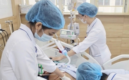 Người đàn ông 34 tuổi tử vong vì đắp lá chữa rắn hổ mang cắn