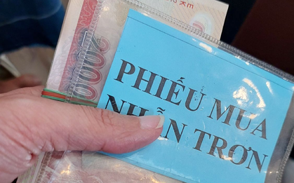 Bức ảnh xếp hàng 3 tiếng mua vàng cho con dâu tương lai