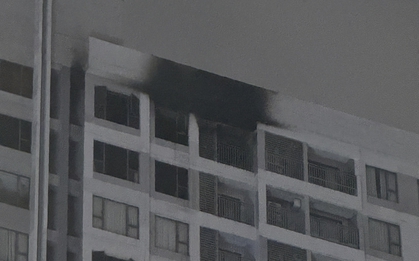 Cảnh tượng sau vụ cháy căn hộ chung cư RiverGate TP.HCM khiến hàng trăm người hoảng loạn