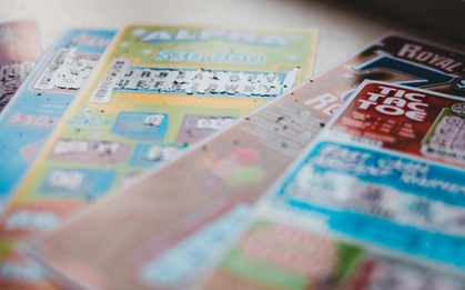 Người đàn ông may mắn kỳ lạ: Trúng độc đắc ở cả 2 nơi với cùng một dãy số