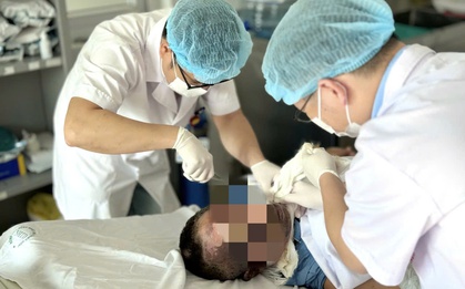 Giữ thang cho hàng xóm sửa chuồng gà, người đàn ông bị điện phóng cháy sém toàn thân