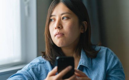 Đem điện thoại con đi sửa, bà mẹ TP.HCM đọc 2 chữ mà suy sụp: Xin lý giải vì sao con có ý nghĩ đó!