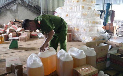 Cận cảnh xưởng sản xuất dầu ăn giả ở Nghệ An: Đã bán 2,7 triệu lít khắp các tỉnh, thu lợi 75 tỷ đồng