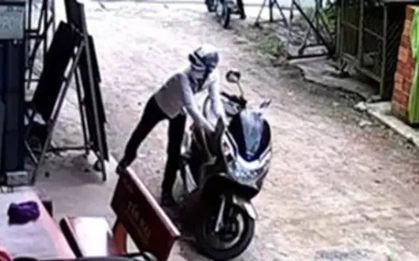 Vừa ra tù lại trộm cắp 4 xe máy