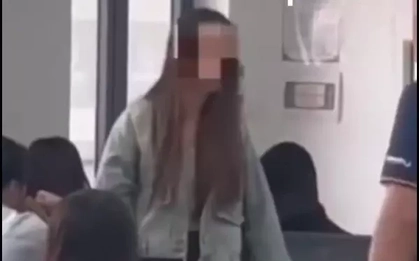 Sinh viên ăn mì tôm trong lớp, thầy giáo cho cả lớp dừng học