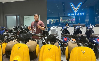 Chi chục tỷ đồng mở 2 đại lý xe máy điện VinFast, chủ đầu tư chia sẻ: Thị trường đang ở thời điểm vàng
