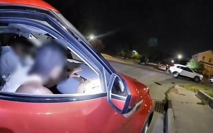 Tài xế Mỹ bắn chết người bấm còi giục đi tại đèn xanh