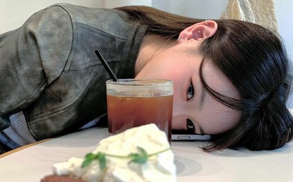 5 thực phẩm ăn càng nhiều tinh thần càng mệt mỏi, thậm chí tăng nguy cơ trầm cảm: Toàn món chị em "mê tít"