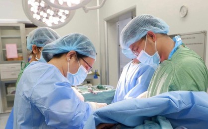 Con vừa chào đời, sản phụ trẻ bị ngưng tim do sốc phản vệ độ 4: 5 phút báo động đỏ giành lại sự sống từ tay “tử thần”