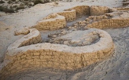 “Pháo đài ma” 3.500 tuổi hiện hình giữa sa mạc