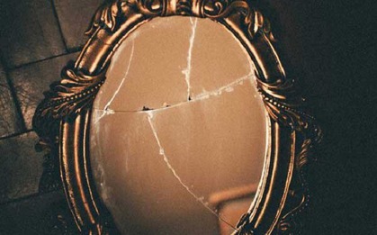 Người xưa dặn: Nhà sáng nhờ đèn, không sáng nhờ gương - 4 vị trí đặt gương sai khiến bạn lao đao khốn đốn