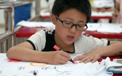 Cậu bé lớp 4 viết văn tả vợ tương lai khiến cả thế giới đàn ông đồng cảm: "Cầu mong vợ hiền, chứ mẹ đã quá dữ rồi!"