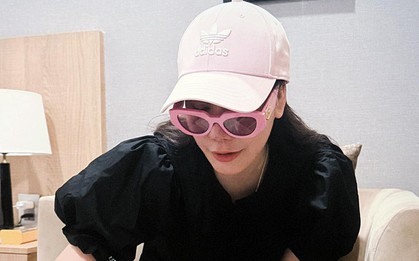 Ngoại hình nữ ca sĩ ở biệt thự 600m2, sở hữu nhà từ Nam ra Bắc, 45 tuổi kết hôn, lần đầu công khai có con