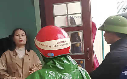 Phó hiệu trưởng bị đình chỉ bất ngờ trở lại trường, học sinh hô vang “Cô Huế về đi!”