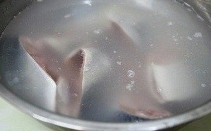 Đây chính là "kẻ thù" của mùi tanh: Khi nấu món cá phải dùng, thịt cá mềm hồng và ngọt vị hơn